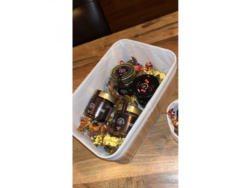 🌿 Coffret Cadeau – Collection de 3 Miels d’Exception + Miel en rayon (4 × 250 g)